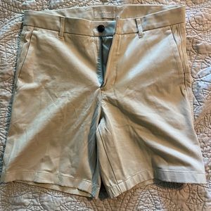 Excellent, barely used khaki Everlane chino shorts.